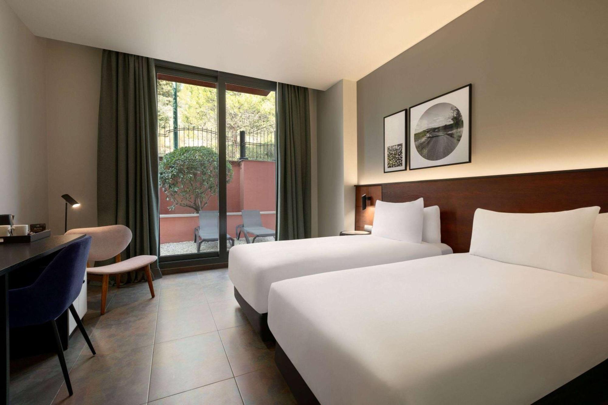 Dolce By Wyndham Barcelona Resort Sant Esteve Sesrovires Zewnętrze zdjęcie